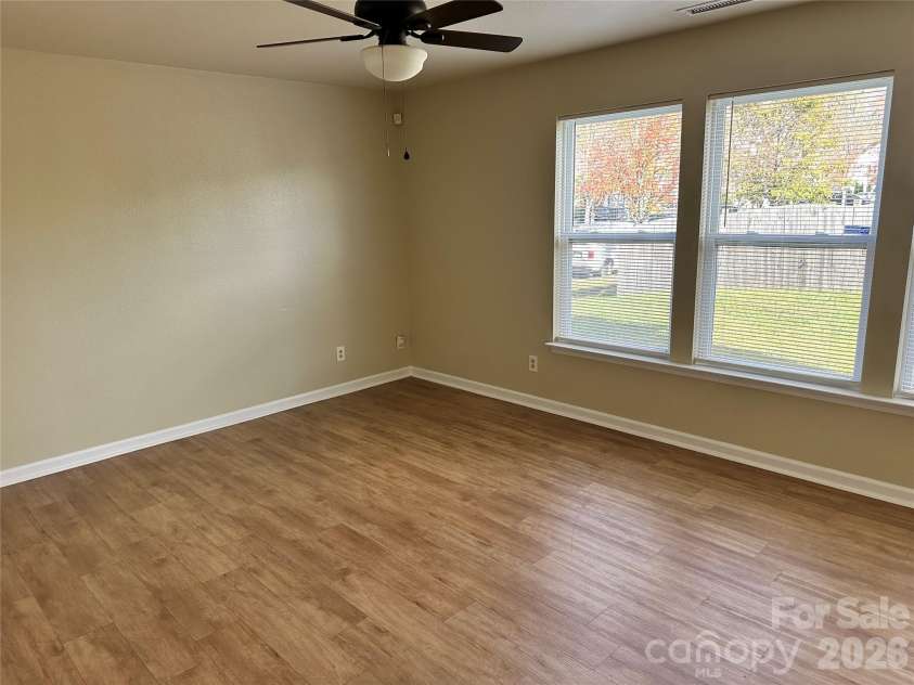 3042 Meadow Knoll Drive, Charlotte, NC 28269.  MLS# CAR4380868, YatesRealty ID 22720. 
