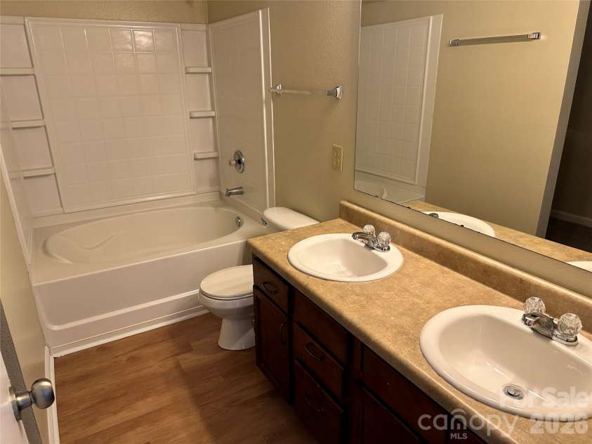 3042 Meadow Knoll Drive, Charlotte, NC 28269.  MLS# CAR4380868, YatesRealty ID 22720. 