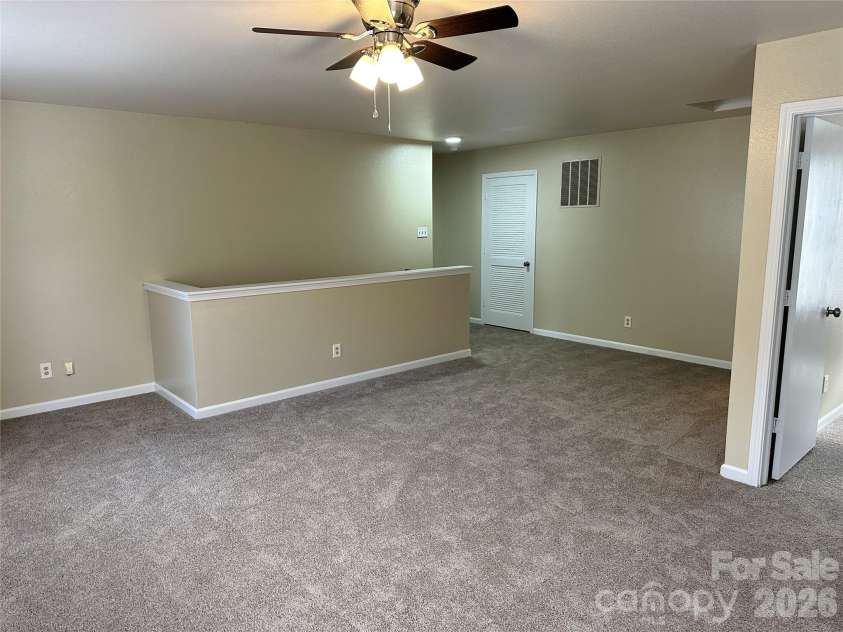 3042 Meadow Knoll Drive, Charlotte, NC 28269.  MLS# CAR4380868, YatesRealty ID 22720. 