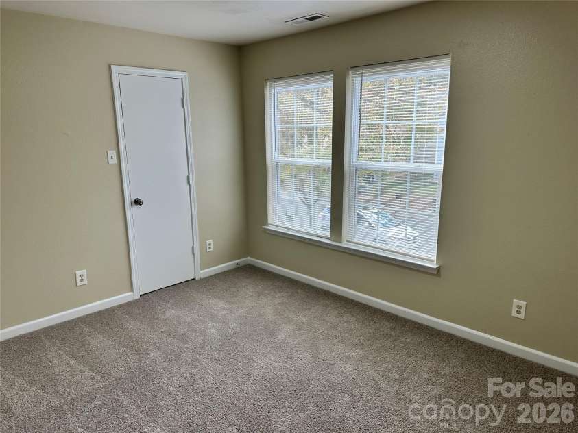 3042 Meadow Knoll Drive, Charlotte, NC 28269.  MLS# CAR4380868, YatesRealty ID 22720. 