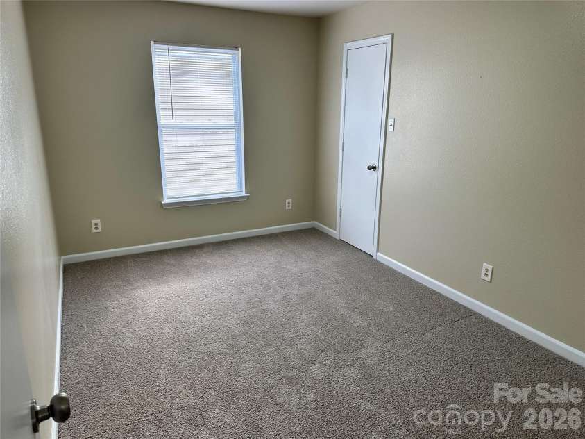 3042 Meadow Knoll Drive, Charlotte, NC 28269.  MLS# CAR4380868, YatesRealty ID 22720. 
