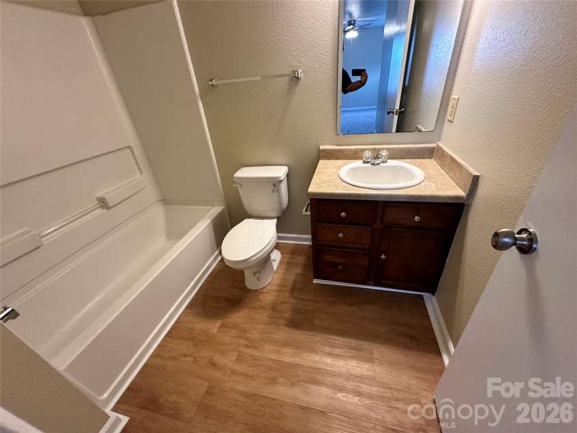 3042 Meadow Knoll Drive, Charlotte, NC 28269.  MLS# CAR4380868, YatesRealty ID 22720. 