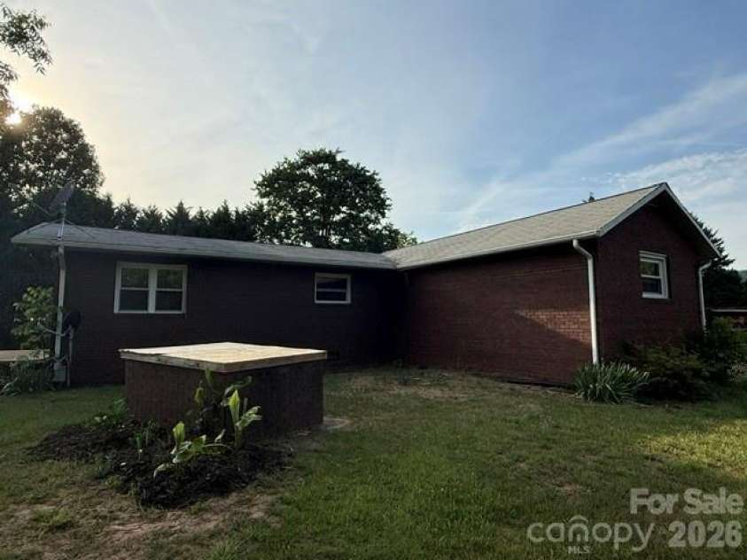 430 Ode Kerley Lane, Taylorsville, NC 28681.  MLS# CAR4382891, YatesRealty ID 22721. 