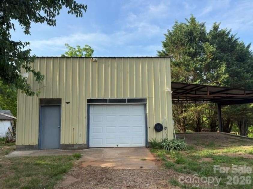 430 Ode Kerley Lane, Taylorsville, NC 28681.  MLS# CAR4382891, YatesRealty ID 22721. 