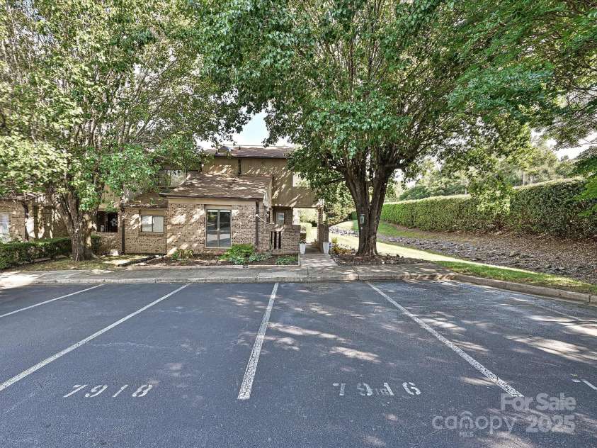 7916 Charter Oak Lane, Charlotte, NC 28226.  MLS# CAR4272766, YatesRealty ID 22722. 
