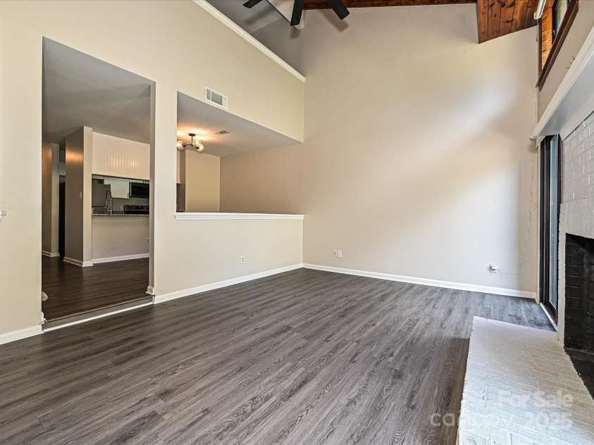7916 Charter Oak Lane, Charlotte, NC 28226.  MLS# CAR4272766, YatesRealty ID 22722. 