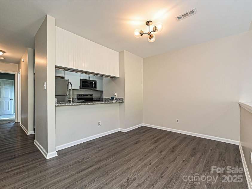 7916 Charter Oak Lane, Charlotte, NC 28226.  MLS# CAR4272766, YatesRealty ID 22722. 