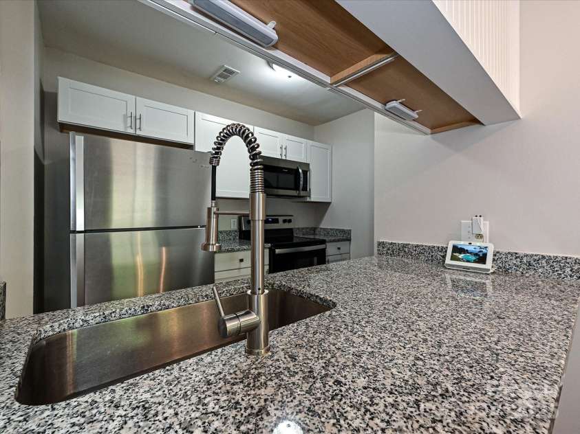 7916 Charter Oak Lane, Charlotte, NC 28226.  MLS# CAR4272766, YatesRealty ID 22722. 