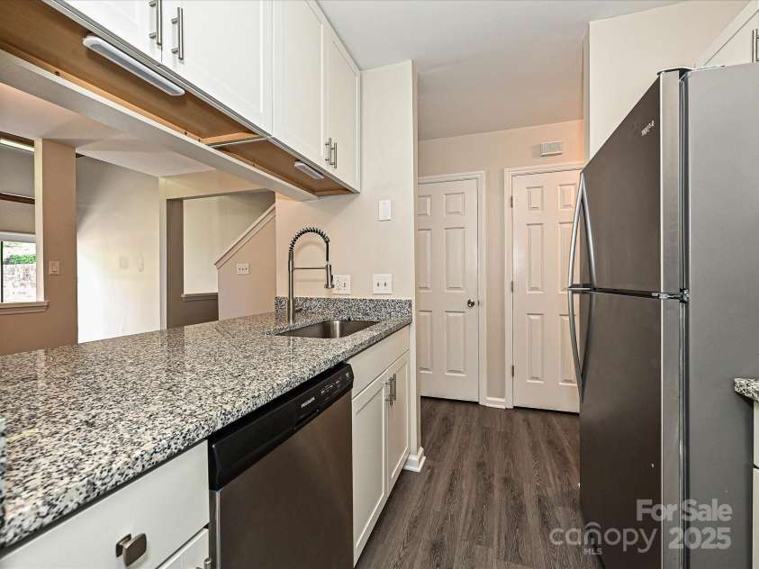 7916 Charter Oak Lane, Charlotte, NC 28226.  MLS# CAR4272766, YatesRealty ID 22722. 