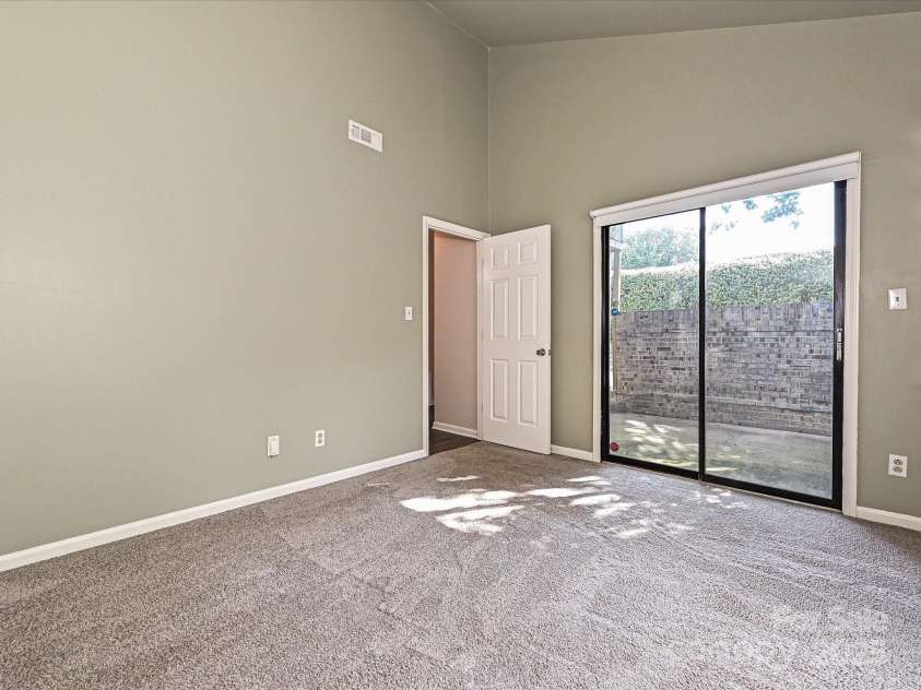 7916 Charter Oak Lane, Charlotte, NC 28226.  MLS# CAR4272766, YatesRealty ID 22722. 