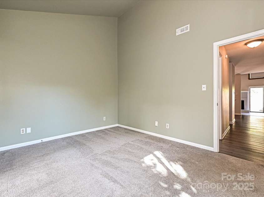 7916 Charter Oak Lane, Charlotte, NC 28226.  MLS# CAR4272766, YatesRealty ID 22722. 