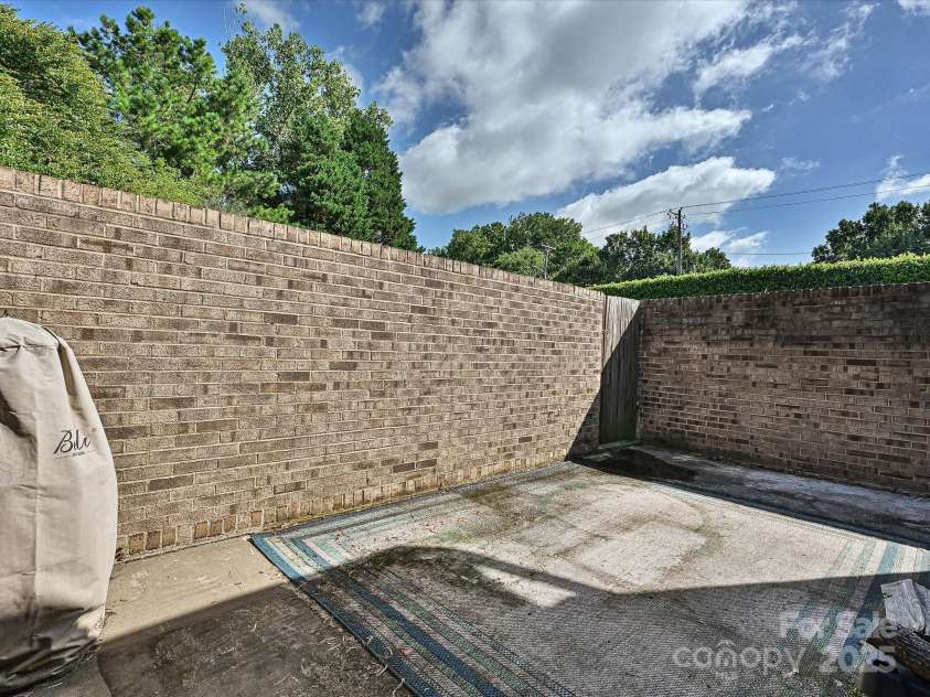 7916 Charter Oak Lane, Charlotte, NC 28226.  MLS# CAR4272766, YatesRealty ID 22722. 