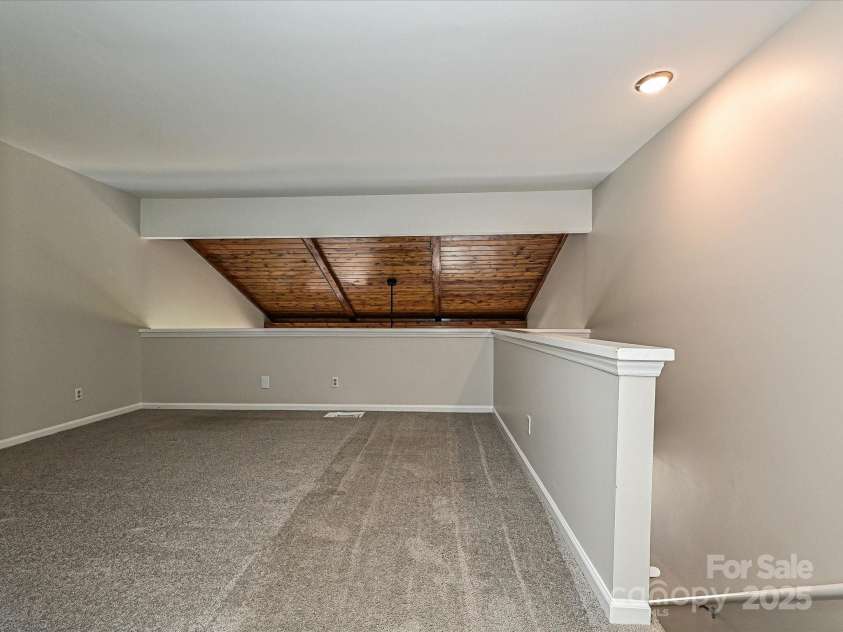 7916 Charter Oak Lane, Charlotte, NC 28226.  MLS# CAR4272766, YatesRealty ID 22722. Primary Bedroom Upstairs