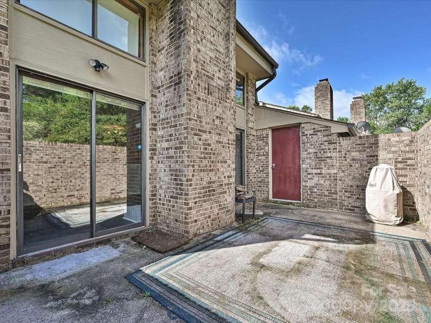 7916 Charter Oak Lane, Charlotte, NC 28226.  MLS# CAR4272766, YatesRealty ID 22722. Private Back Patio