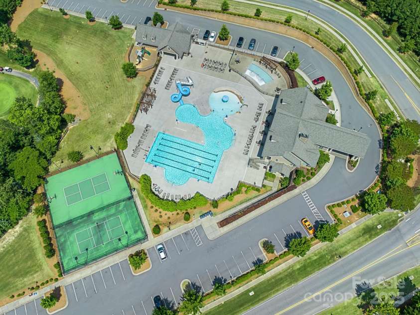 10201 Daufuskie Drive, Charlotte, NC 28278.  MLS# CAR4251189, YatesRealty ID 22723. Community pool