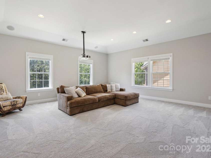 10201 Daufuskie Drive, Charlotte, NC 28278.  MLS# CAR4251189, YatesRealty ID 22723. HUGE upstairs Bonus Room