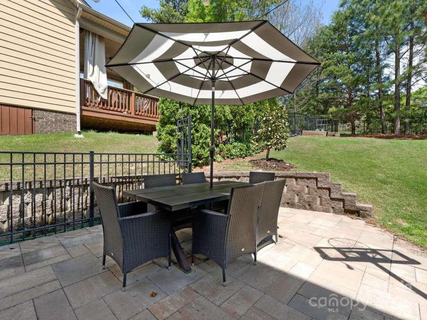 10201 Daufuskie Drive, Charlotte, NC 28278.  MLS# CAR4251189, YatesRealty ID 22723. Patio