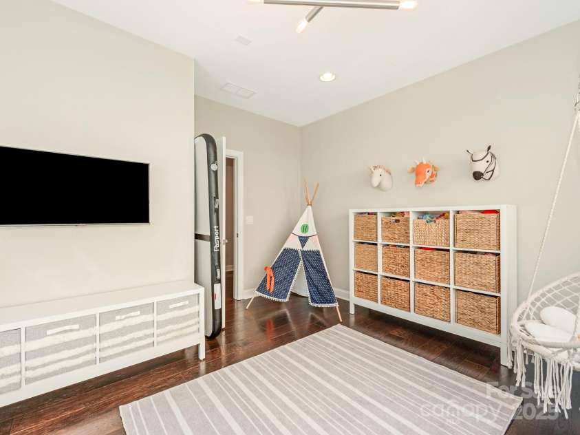 10201 Daufuskie Drive, Charlotte, NC 28278.  MLS# CAR4251189, YatesRealty ID 22723. Playroom