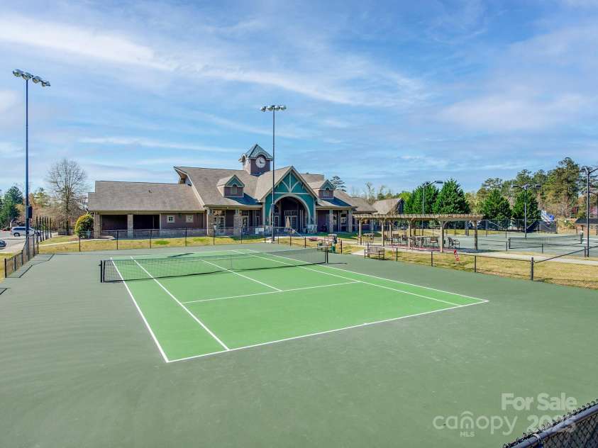 10201 Daufuskie Drive, Charlotte, NC 28278.  MLS# CAR4251189, YatesRealty ID 22723. Tennis courts