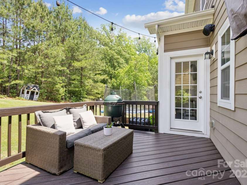 10201 Daufuskie Drive, Charlotte, NC 28278.  MLS# CAR4251189, YatesRealty ID 22723. Trex Deck