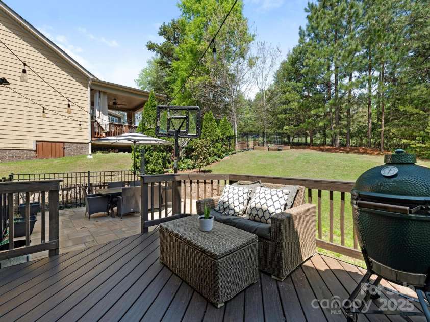 10201 Daufuskie Drive, Charlotte, NC 28278.  MLS# CAR4251189, YatesRealty ID 22723. Trex deck