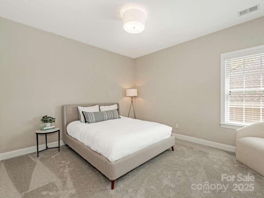 10201 Daufuskie Drive, Charlotte, NC 28278.  MLS# CAR4251189, YatesRealty ID 22723. Upper level BR3