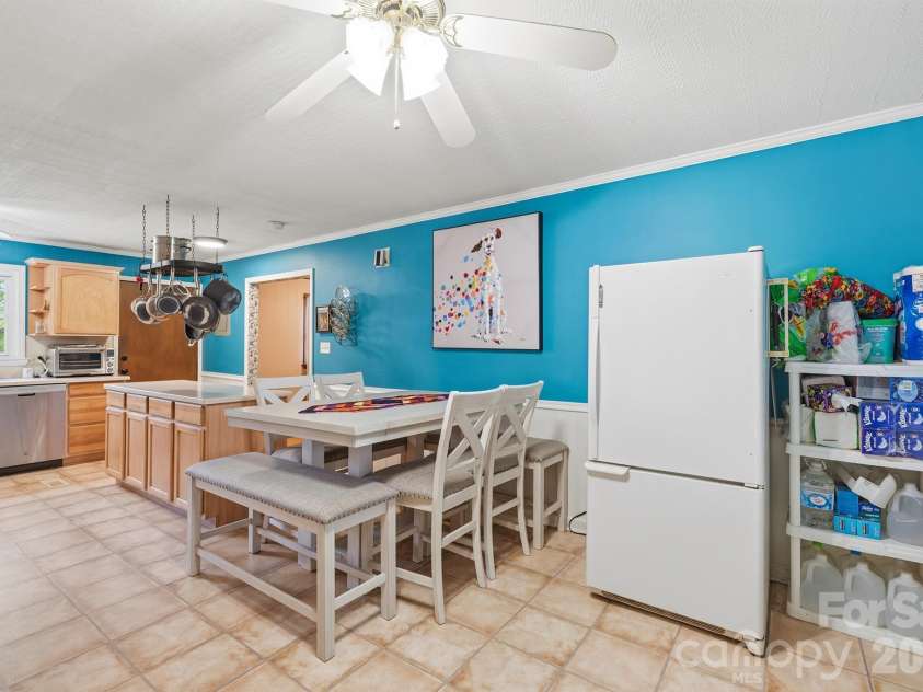305 9th Street, Newton, NC 28658.  MLS# CAR4372482, YatesRealty ID 22723. 
