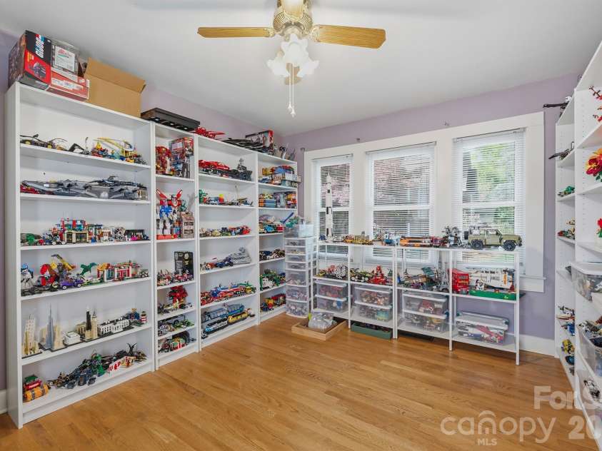 305 9th Street, Newton, NC 28658.  MLS# CAR4372482, YatesRealty ID 22723. 