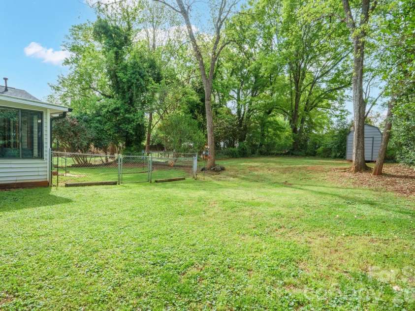 305 9th Street, Newton, NC 28658.  MLS# CAR4372482, YatesRealty ID 22723. 