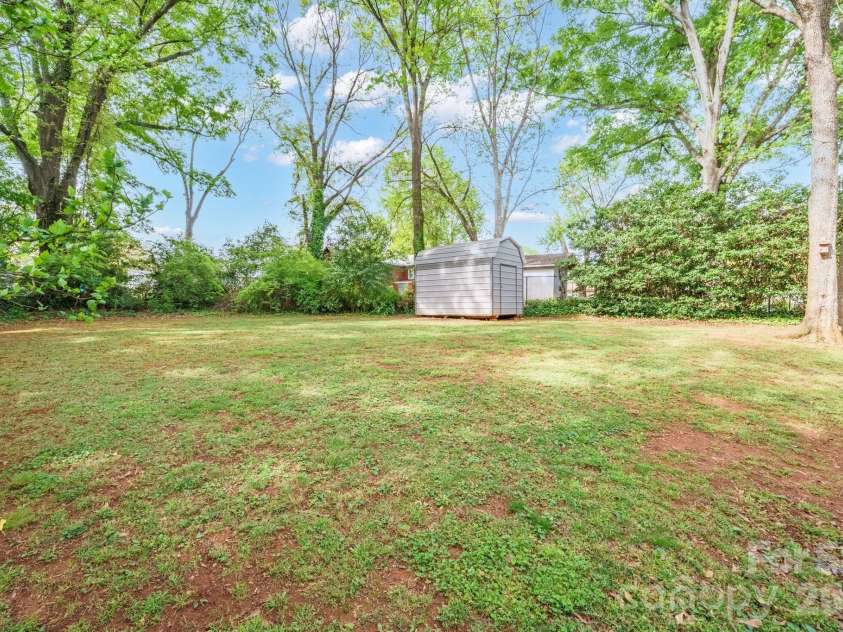 305 9th Street, Newton, NC 28658.  MLS# CAR4372482, YatesRealty ID 22723. 