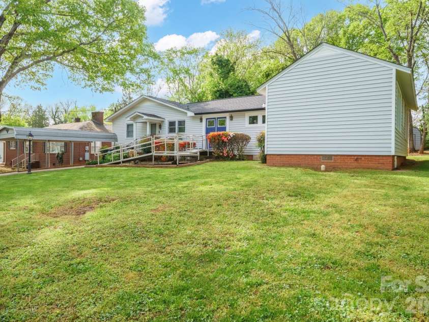 305 9th Street, Newton, NC 28658.  MLS# CAR4372482, YatesRealty ID 22723. Removable handicap ramp