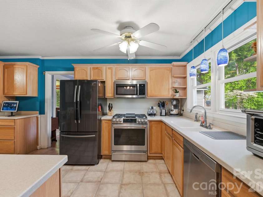 305 9th Street, Newton, NC 28658.  MLS# CAR4372482, YatesRealty ID 22723. This refrigerator to remain