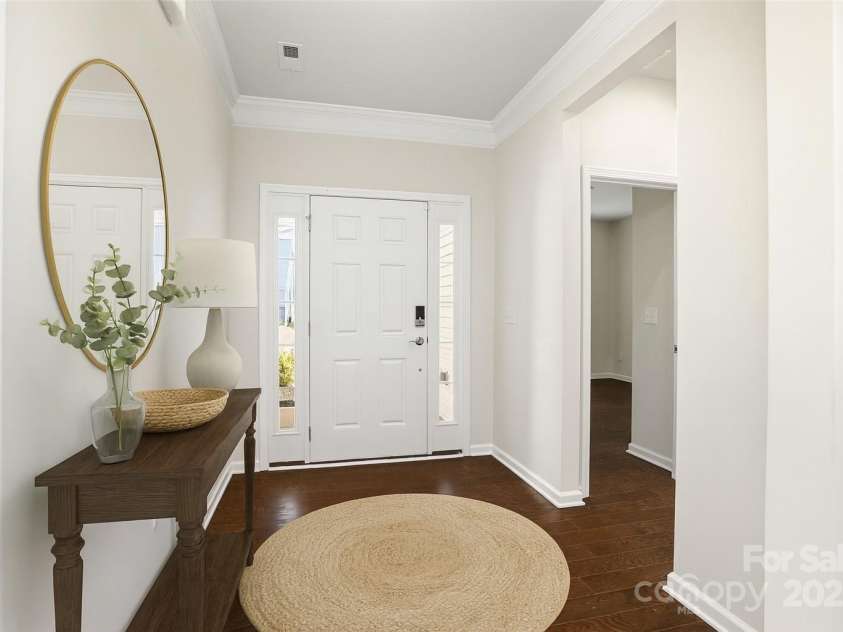 147 Dubois Drive, Mooresville, NC 28115.  MLS# CAR4309004, YatesRealty ID 22724. Beautiful and spacious entrance - virtually staged. 
