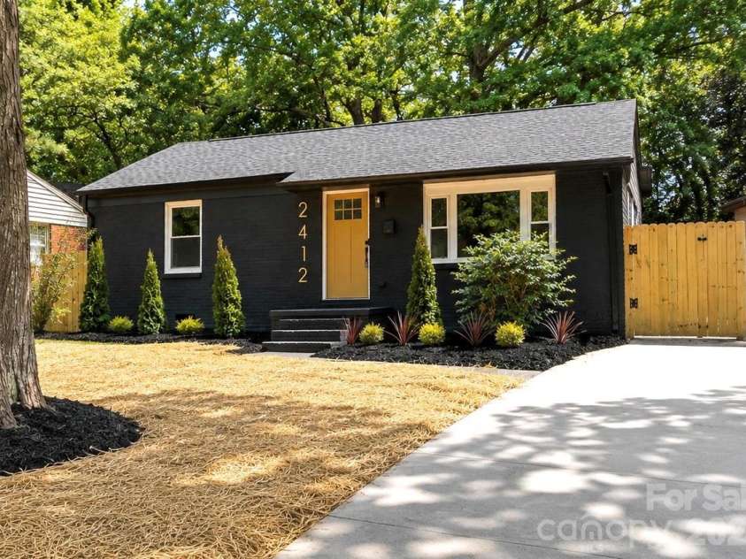 2412 Druid Hills Way, Charlotte, NC 28206.  MLS# CAR4379590, YatesRealty ID 22724. 