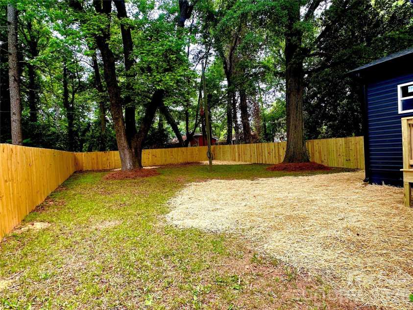 2412 Druid Hills Way, Charlotte, NC 28206.  MLS# CAR4379590, YatesRealty ID 22724. 