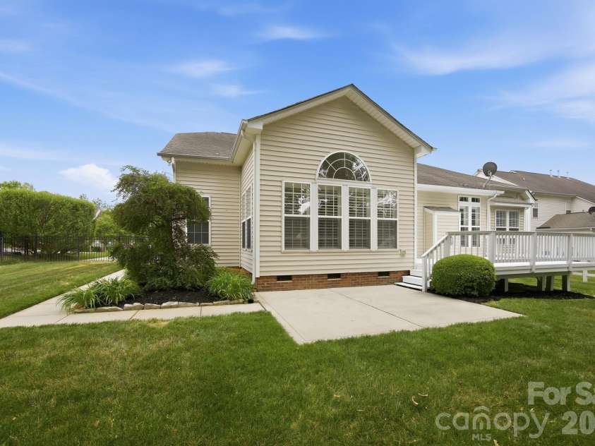 1113 Butterburr Drive, Matthews, NC 28104.  MLS# CAR4375846, YatesRealty ID 22725. 