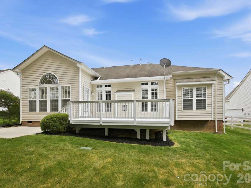 1113 Butterburr Drive, Matthews, NC 28104.  MLS# CAR4375846, YatesRealty ID 22725. 