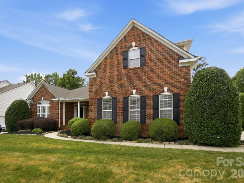 1113 Butterburr Drive, Matthews, NC 28104.  MLS# CAR4375846, YatesRealty ID 22725. 
