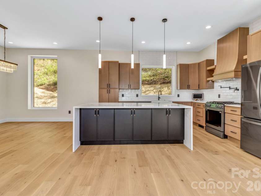 134 View Ridge Parkway, Leicester, NC 28748.  MLS# CAR4372870, YatesRealty ID 22726. 