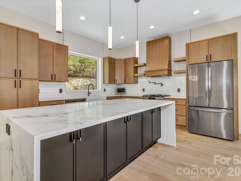 134 View Ridge Parkway, Leicester, NC 28748.  MLS# CAR4372870, YatesRealty ID 22726. 