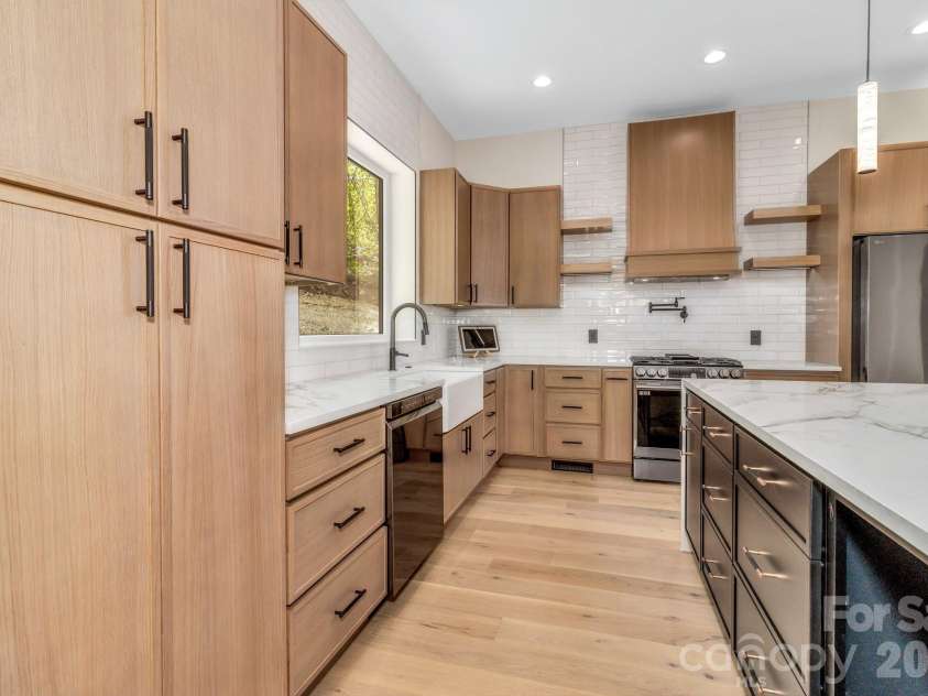 134 View Ridge Parkway, Leicester, NC 28748.  MLS# CAR4372870, YatesRealty ID 22726. 