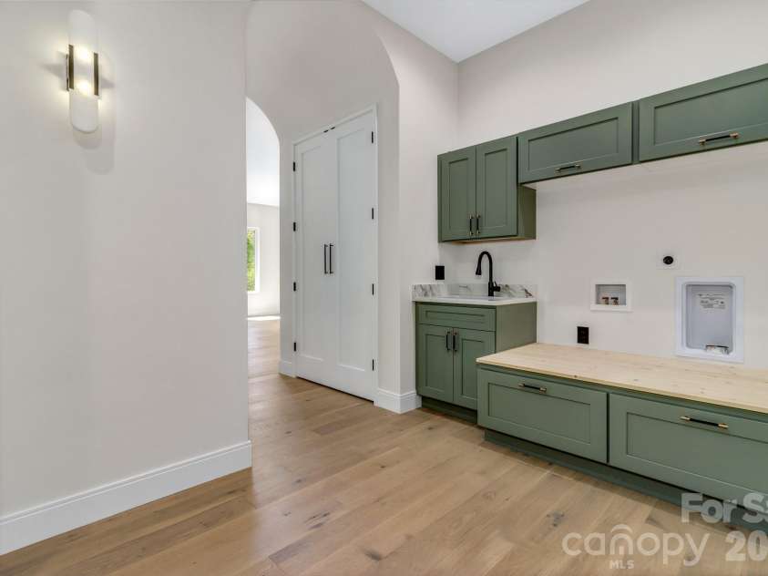 134 View Ridge Parkway, Leicester, NC 28748.  MLS# CAR4372870, YatesRealty ID 22726. 