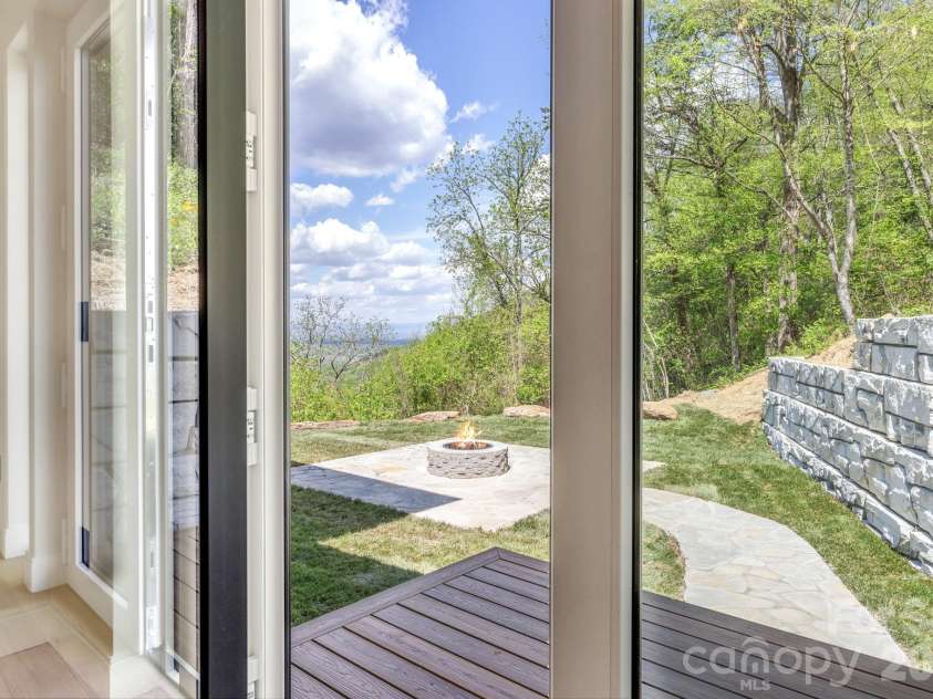 134 View Ridge Parkway, Leicester, NC 28748.  MLS# CAR4372870, YatesRealty ID 22726. 