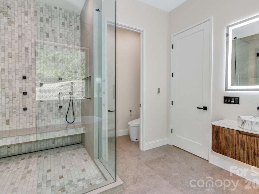 134 View Ridge Parkway, Leicester, NC 28748.  MLS# CAR4372870, YatesRealty ID 22726. 