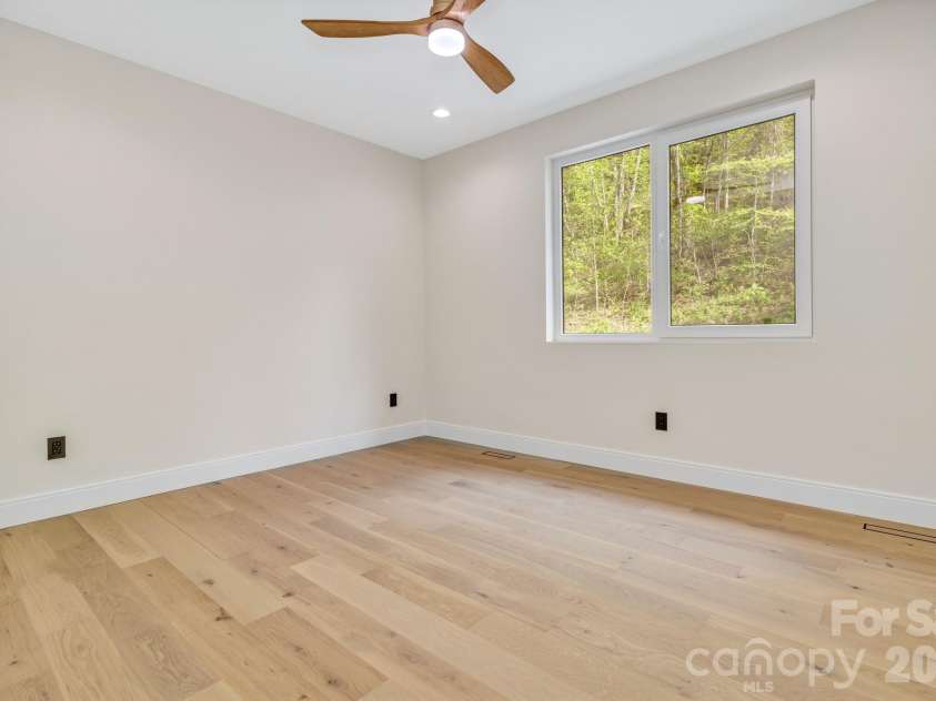 134 View Ridge Parkway, Leicester, NC 28748.  MLS# CAR4372870, YatesRealty ID 22726. 