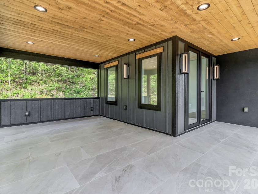 134 View Ridge Parkway, Leicester, NC 28748.  MLS# CAR4372870, YatesRealty ID 22726. 