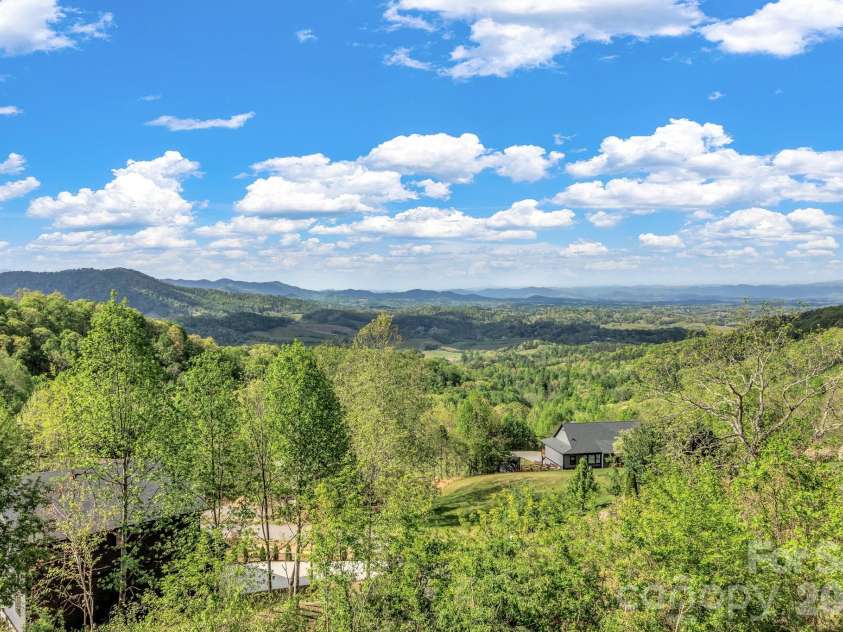 134 View Ridge Parkway, Leicester, NC 28748.  MLS# CAR4372870, YatesRealty ID 22726. 