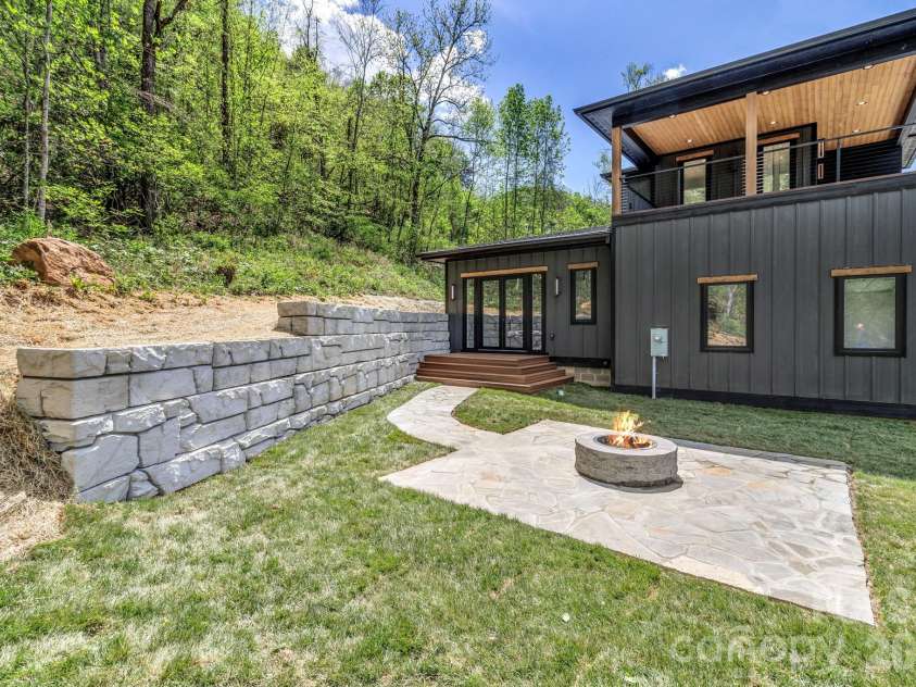 134 View Ridge Parkway, Leicester, NC 28748.  MLS# CAR4372870, YatesRealty ID 22726. 