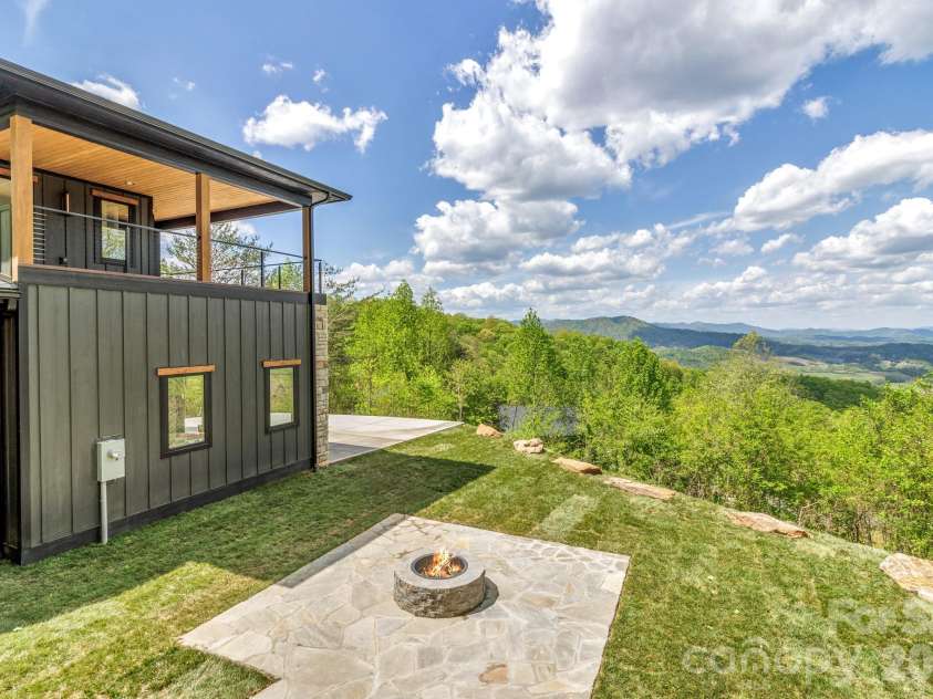 134 View Ridge Parkway, Leicester, NC 28748.  MLS# CAR4372870, YatesRealty ID 22726. 