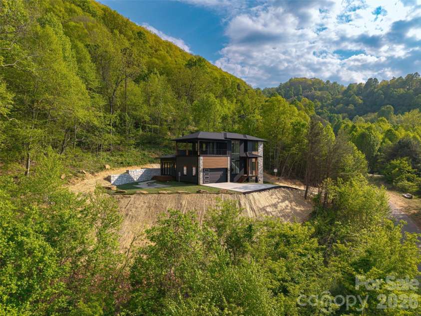 134 View Ridge Parkway, Leicester, NC 28748.  MLS# CAR4372870, YatesRealty ID 22726. 